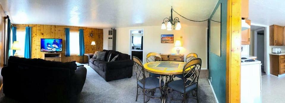 Austin'S Chuckwagon Motel Тори Екстериор снимка