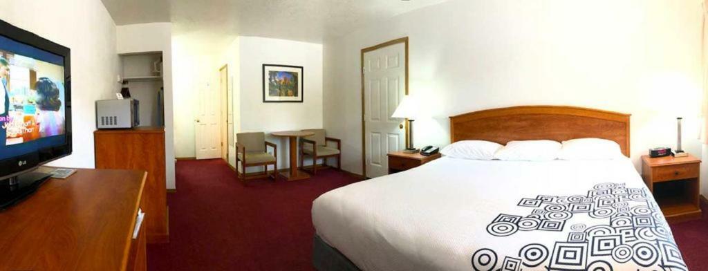Austin'S Chuckwagon Motel Тори Екстериор снимка